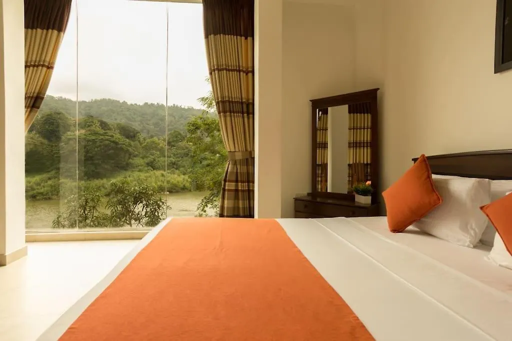 Homestay Riverview Glass Room Sirimalwatta