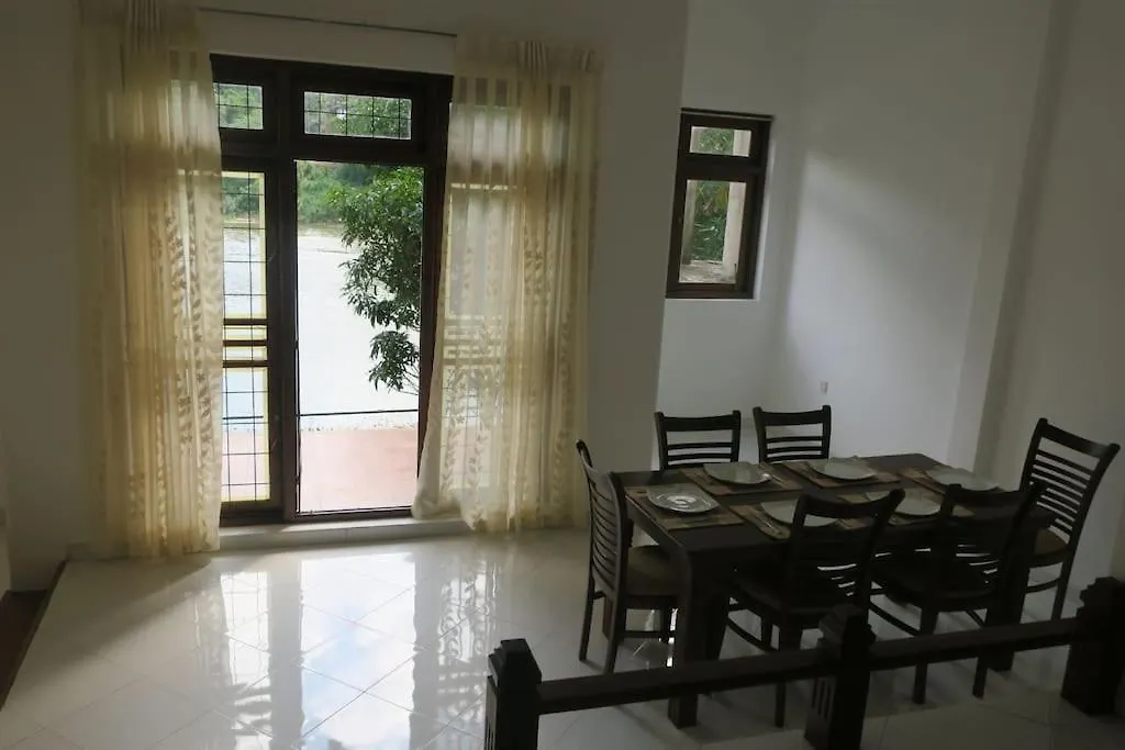 Homestay Riverview Glass Room Sirimalwatta