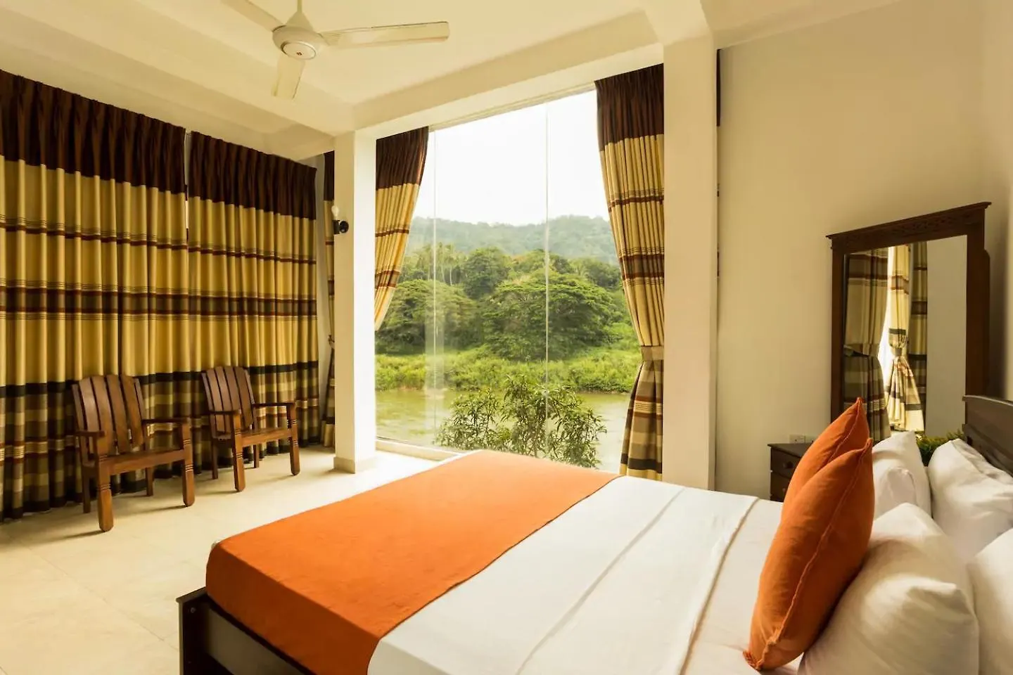 Riverview Glass Room Sirimalwatta Homestay
