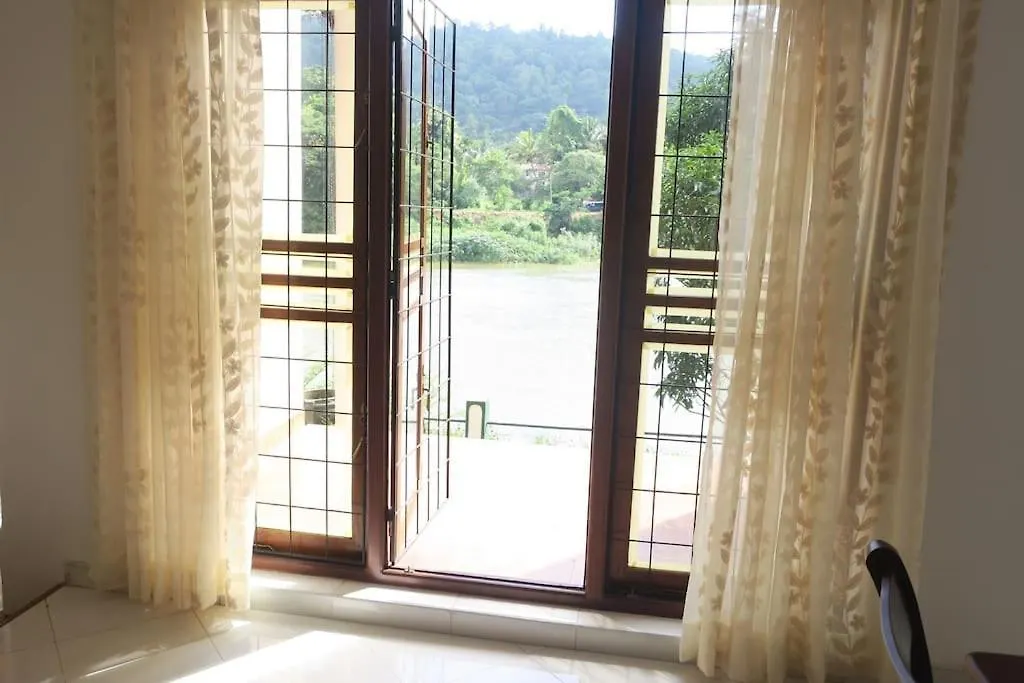 Homestay Riverview Glass Room Sirimalwatta