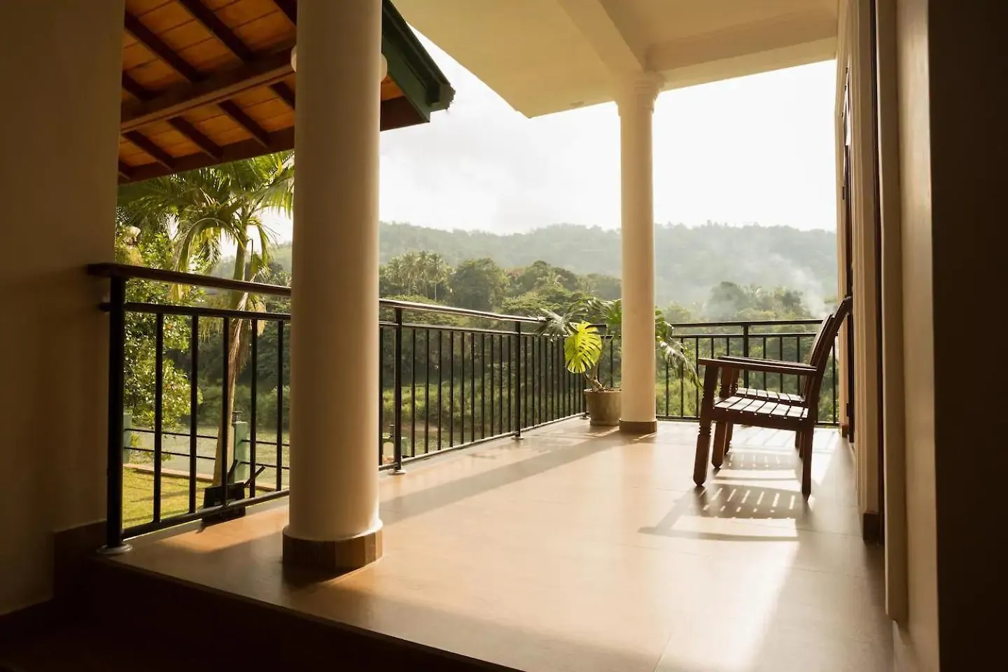 Riverview Glass Room Sirimalwatta