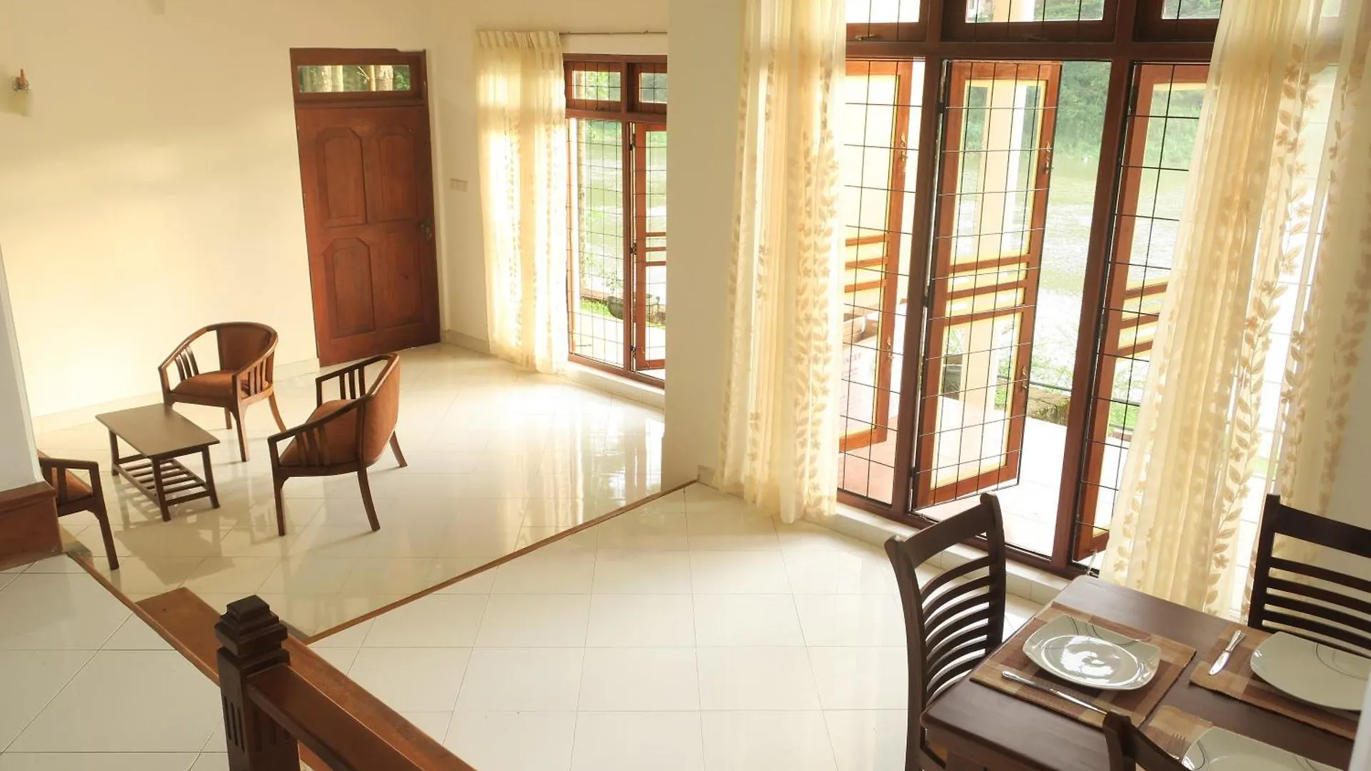 Riverview Glass Room Sirimalwatta