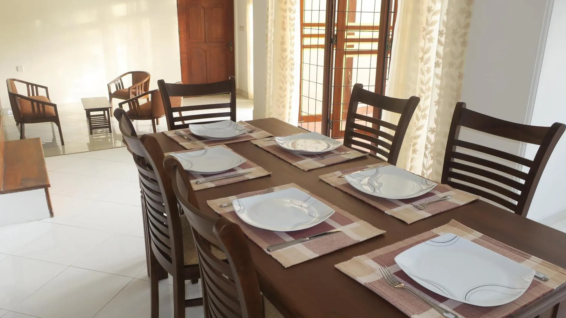 Homestay Riverview Glass Room Sirimalwatta